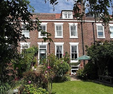 Saint Hilda'S House Bed and Breakfast Whitby Exteriör bild