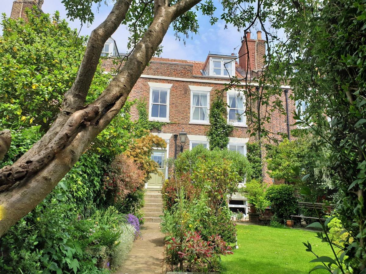 Saint Hilda'S House Bed and Breakfast Whitby Exteriör bild